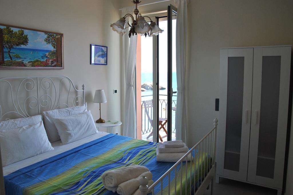 Taorminaxos Wonderful Seaview Apartment จีอาร์ดีนี นักซอส ภายนอก รูปภาพ