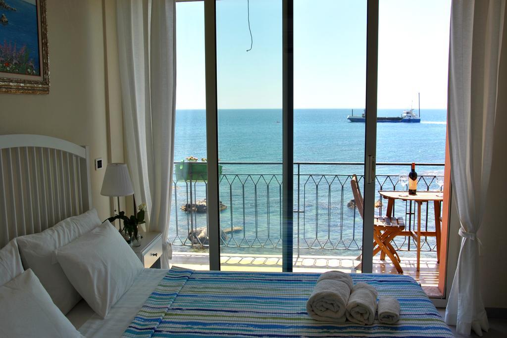 Taorminaxos Wonderful Seaview Apartment จีอาร์ดีนี นักซอส ภายนอก รูปภาพ