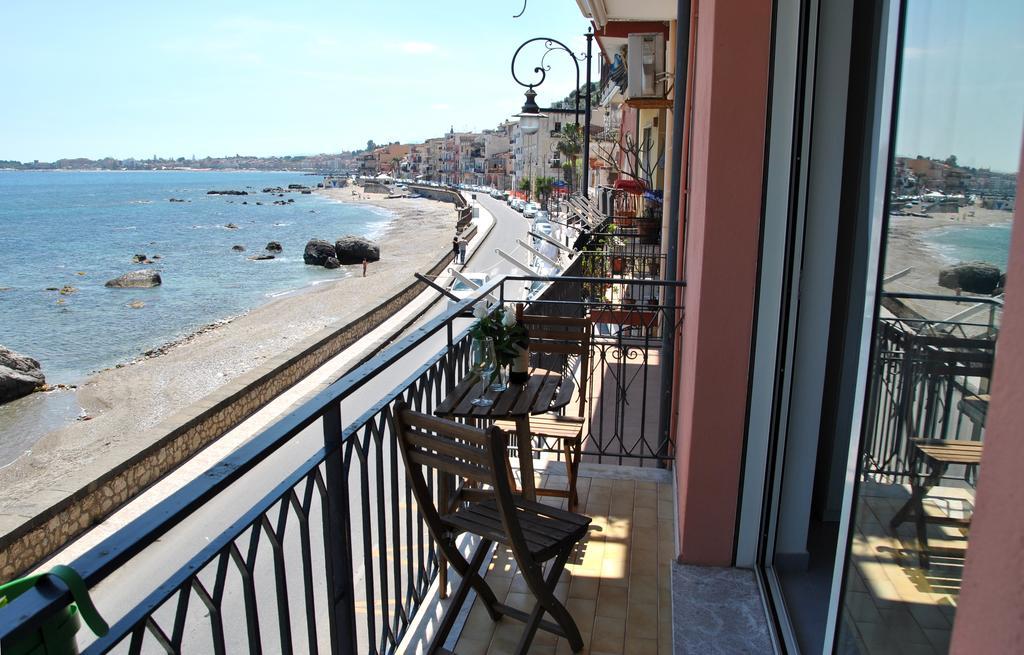 Taorminaxos Wonderful Seaview Apartment จีอาร์ดีนี นักซอส ภายนอก รูปภาพ