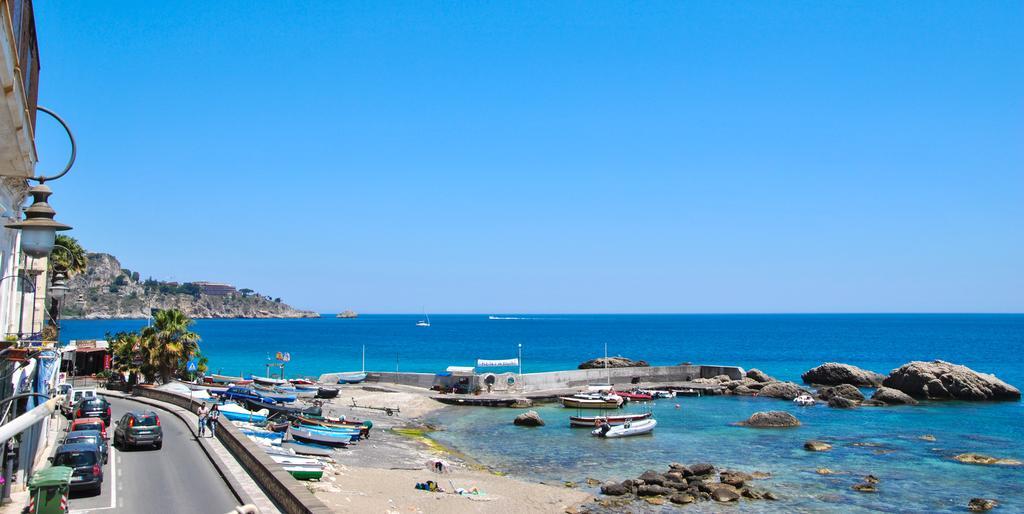 Taorminaxos Wonderful Seaview Apartment จีอาร์ดีนี นักซอส ภายนอก รูปภาพ